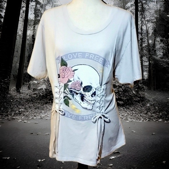 Express NWOT Women's Skull & Roses Live Free Top w/Corset-style Lace Up Front, M - Picture 1 of 8